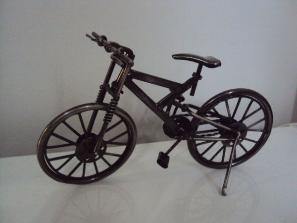 Enfeite bicicleta de metal