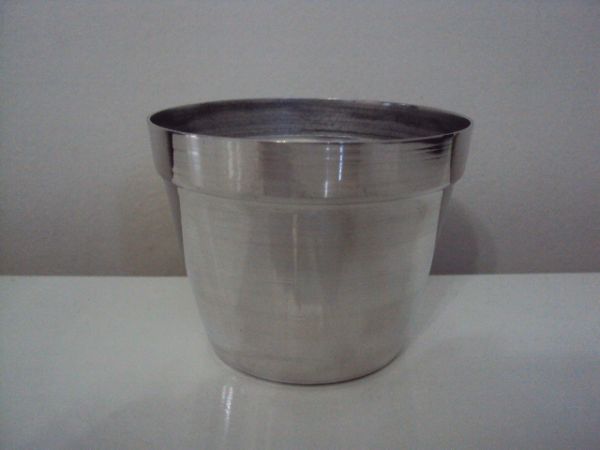 Vaso cachepot de lata pequeno