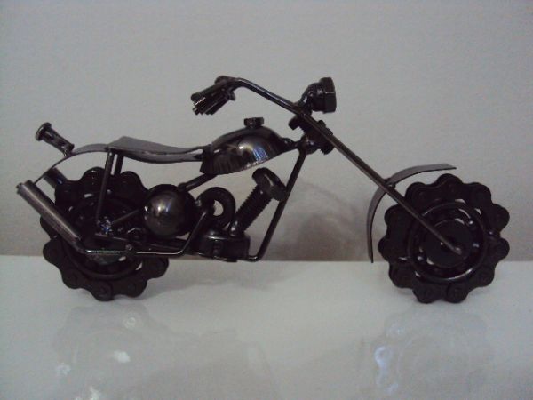 Enfeite moto de metal
