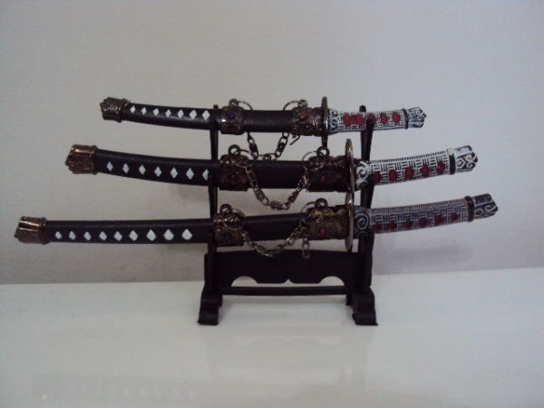 Enfeite espada samurai miniatura